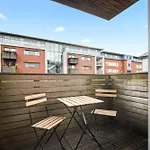 2-Br City Center With Parking By Azura Nights