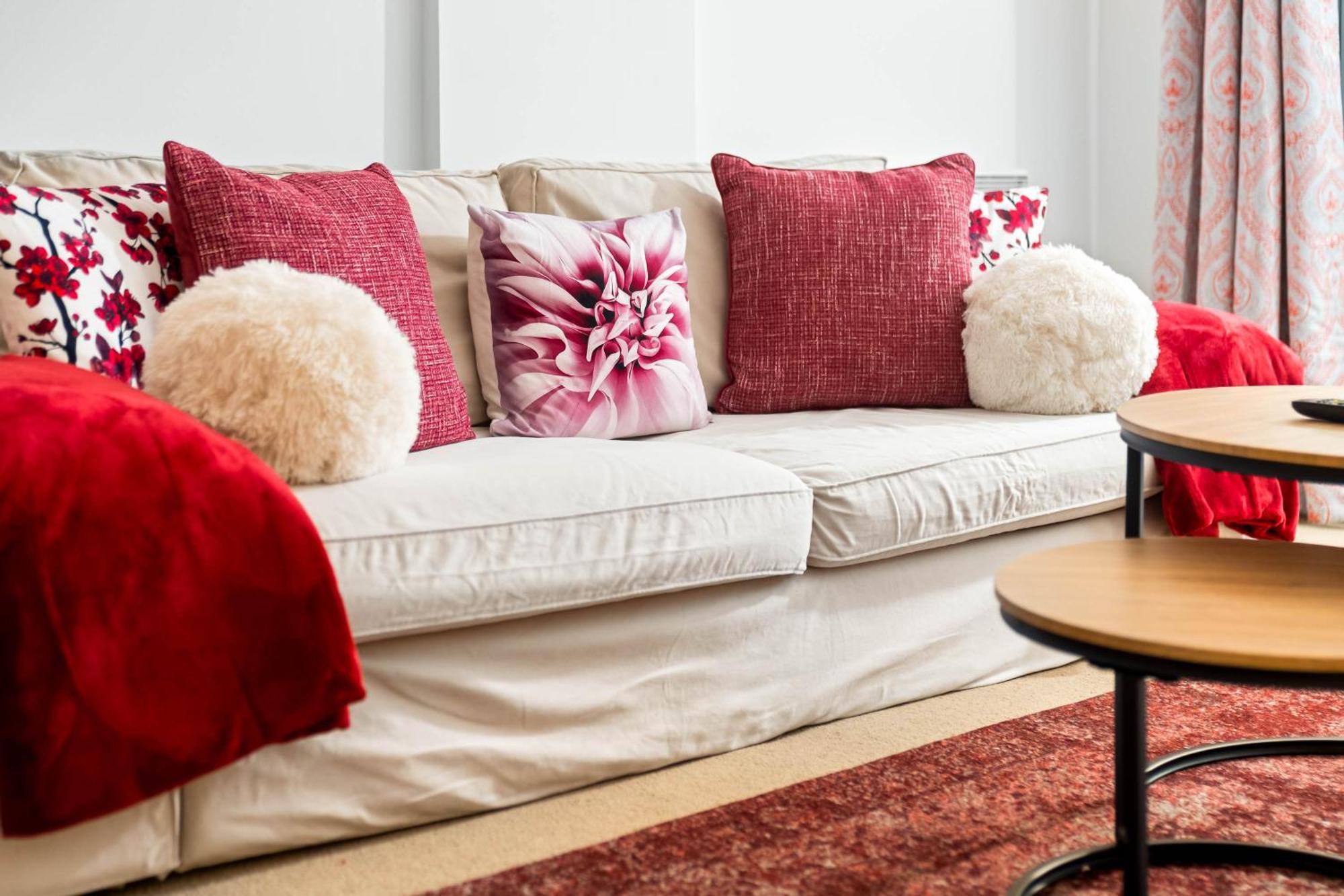 2-br Center With Parking By Azura Nights *
