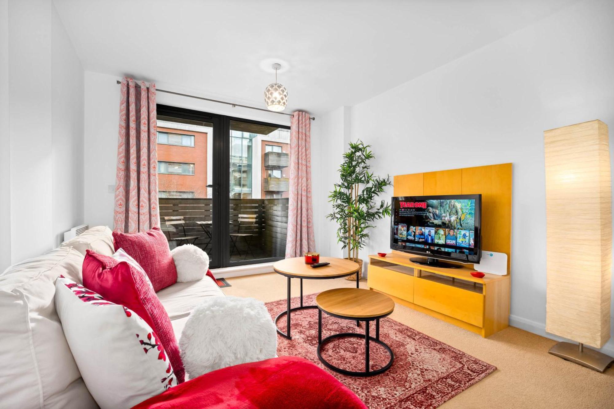 2-br Center With Parking By Azura Nights