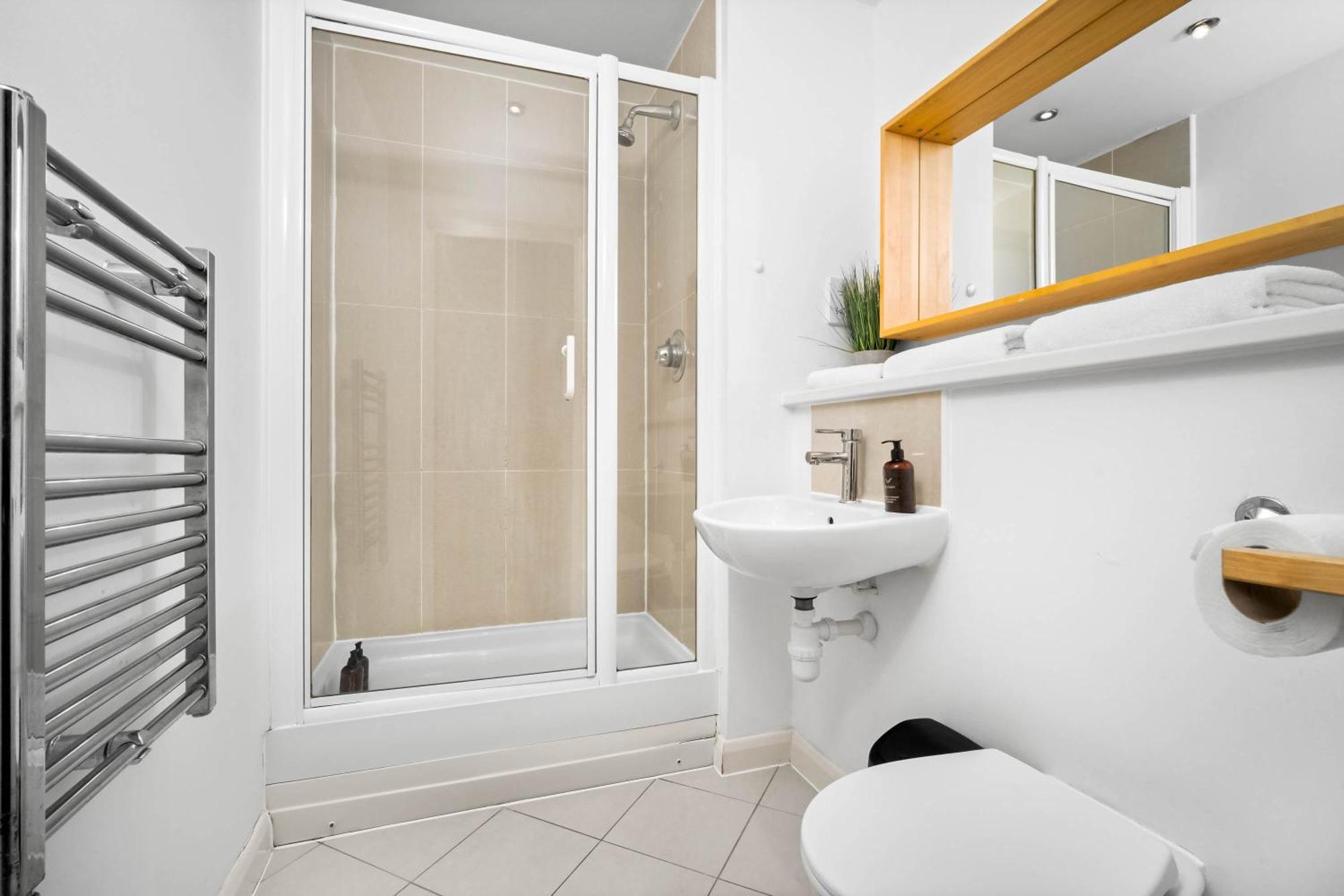 2-br Center With Parking By Azura Nights * Birmingham