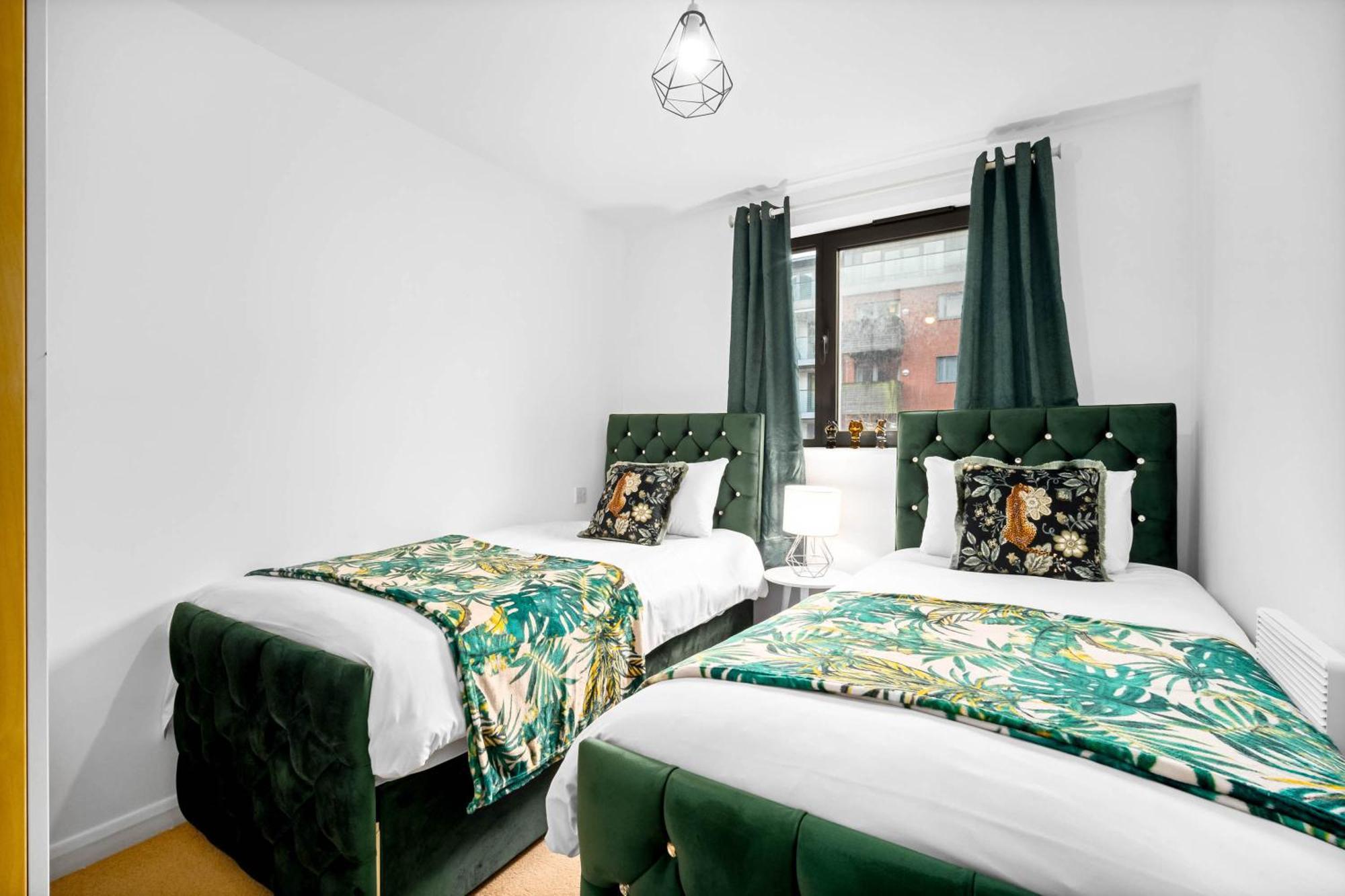Apartment 2-br Center With Parking By Azura Nights Birmingham