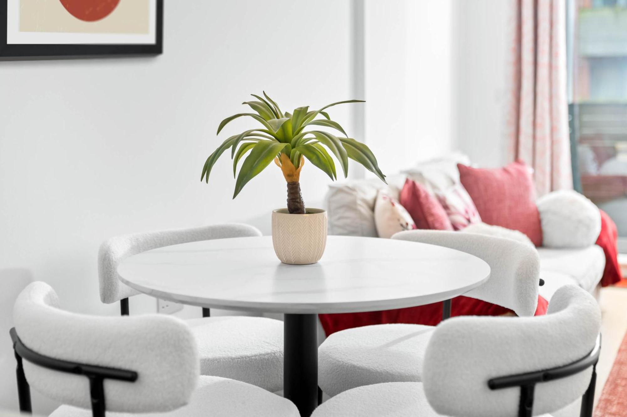 Apartment 2-br Center With Parking By Azura Nights