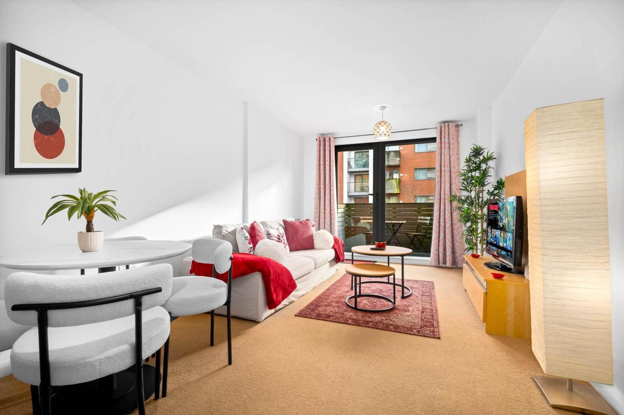Apartment 2-br Center With Parking By Azura Nights