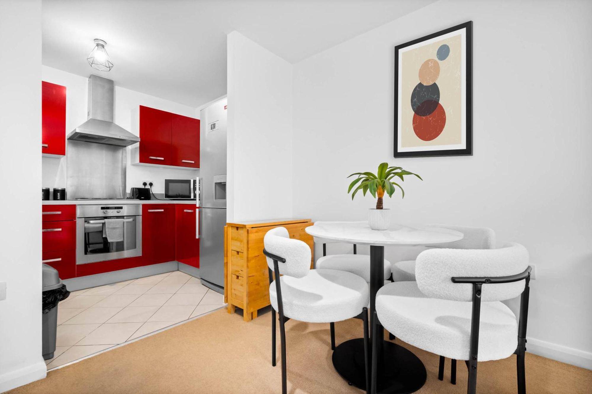 Apartment 2-br Center With Parking By Azura Nights